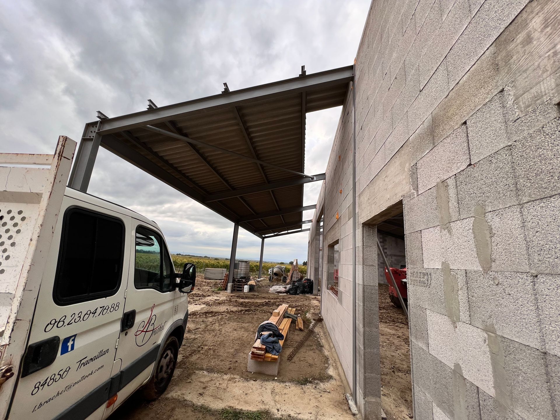 Création d'un préau