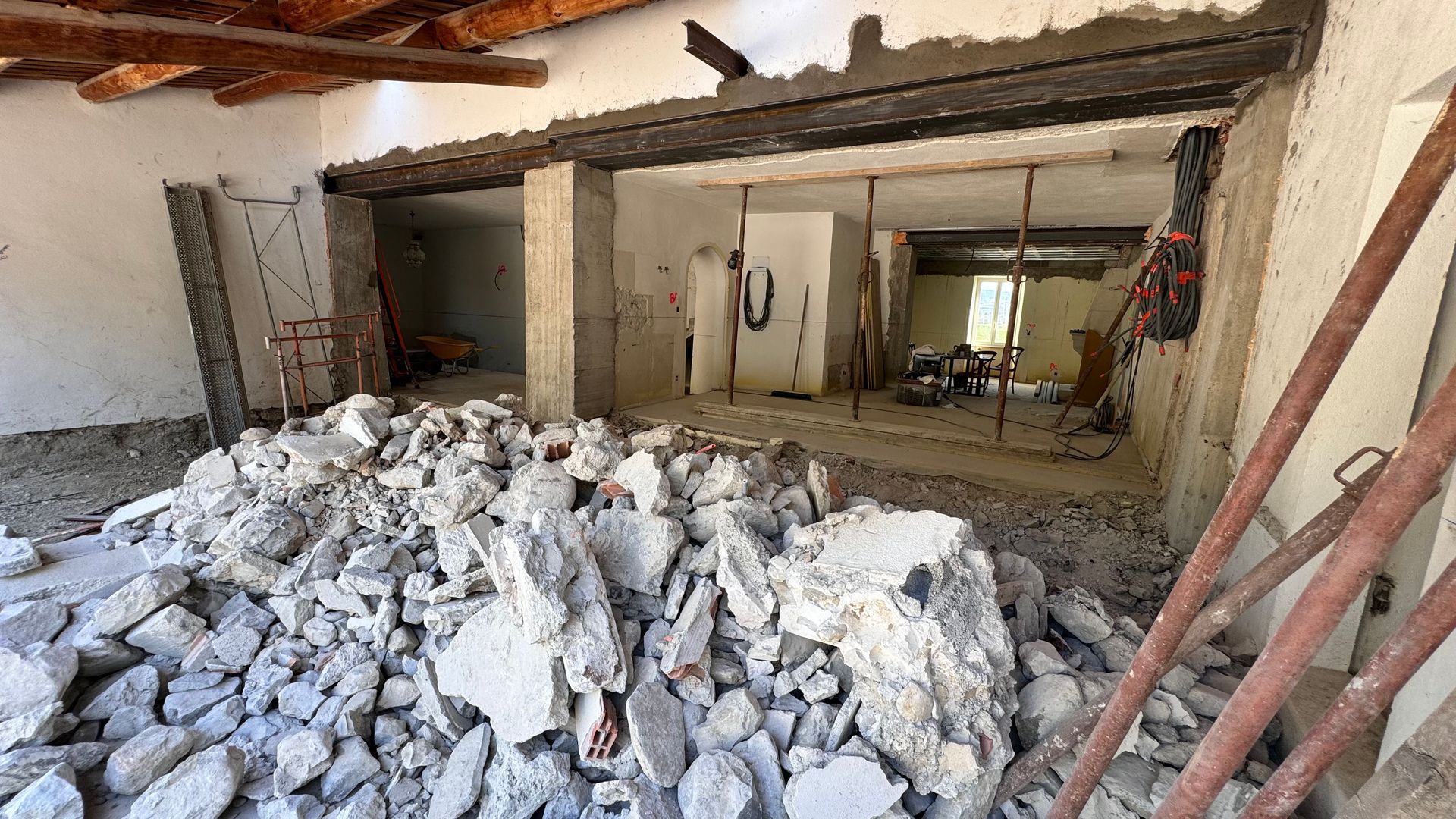 Gravats issus d'une ouverture intérieure