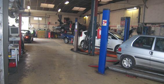 garages d'automobiles réparation - Atelier de réparation