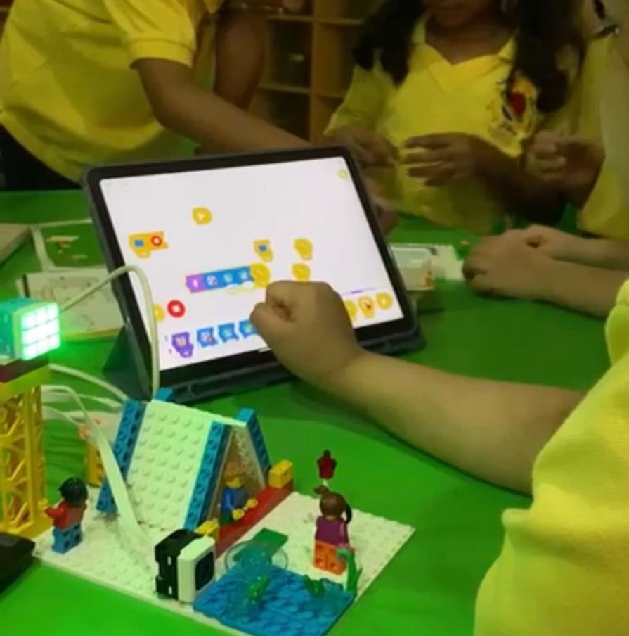  أفضل مدارس مكة رياض أطفال روضة الكوكب الصغير ابتدائي الكوكب الصغير روبوتات