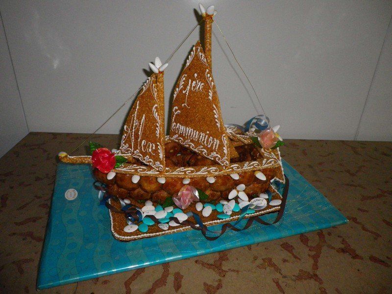 Voilier en gâteau de communion