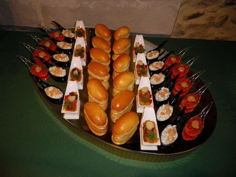 Navette d'émulsion de foie gras avec ses cuillères