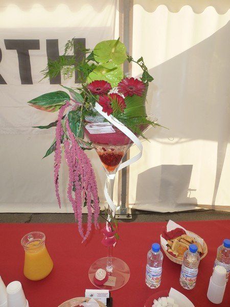 Décoration de table avec végétaux et coupe