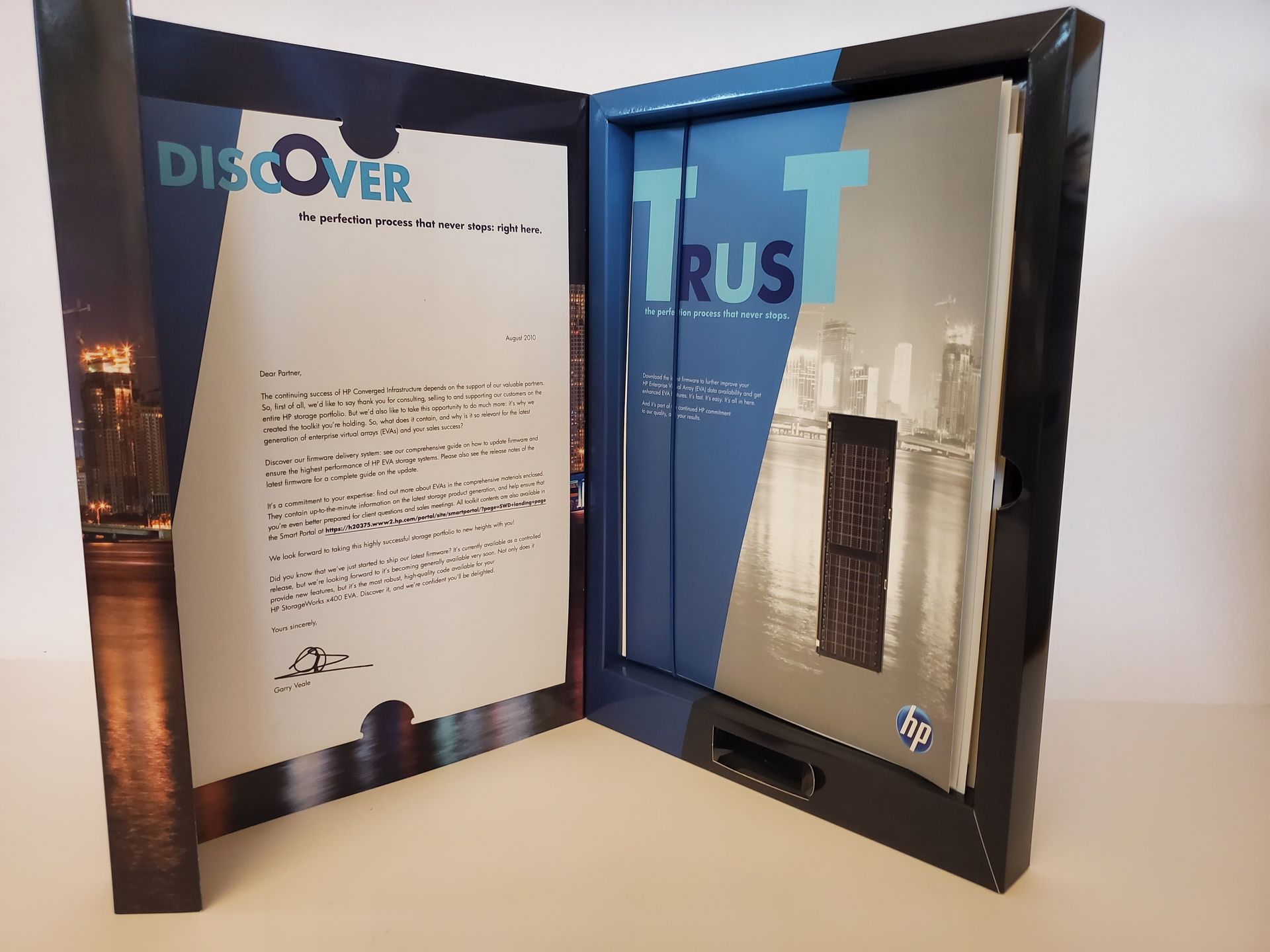 Druckmaschinen in Halle von CP Chronos-Papertime