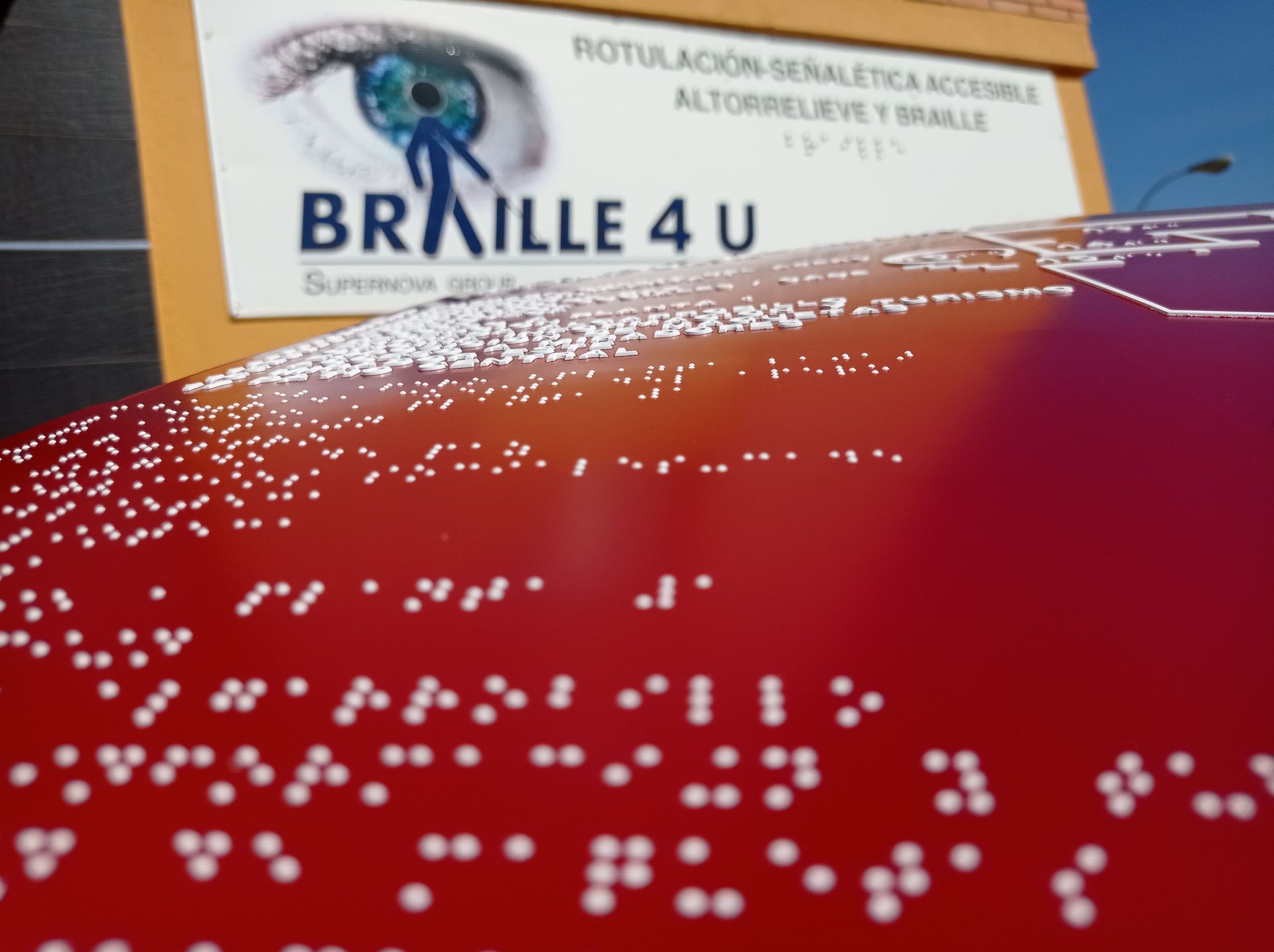 Un cartel que dice braille para ti