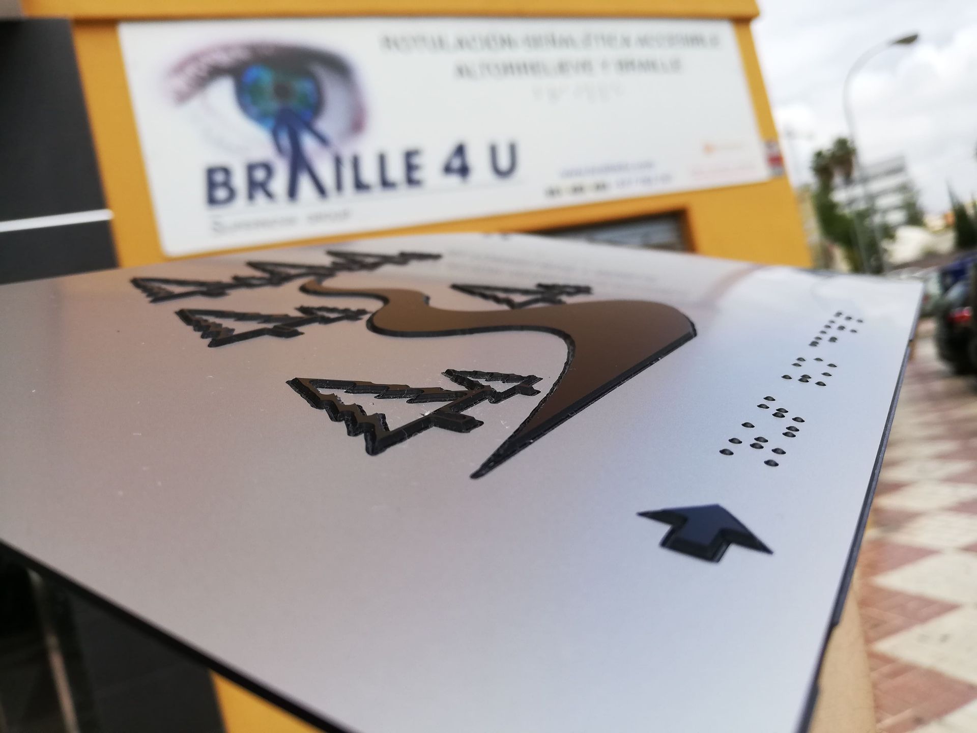 Un cartel que dice braille para ti
