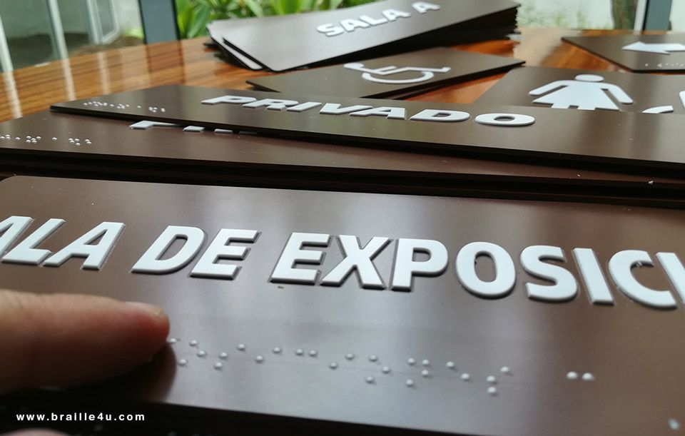 Un cartel que dice la de exposici