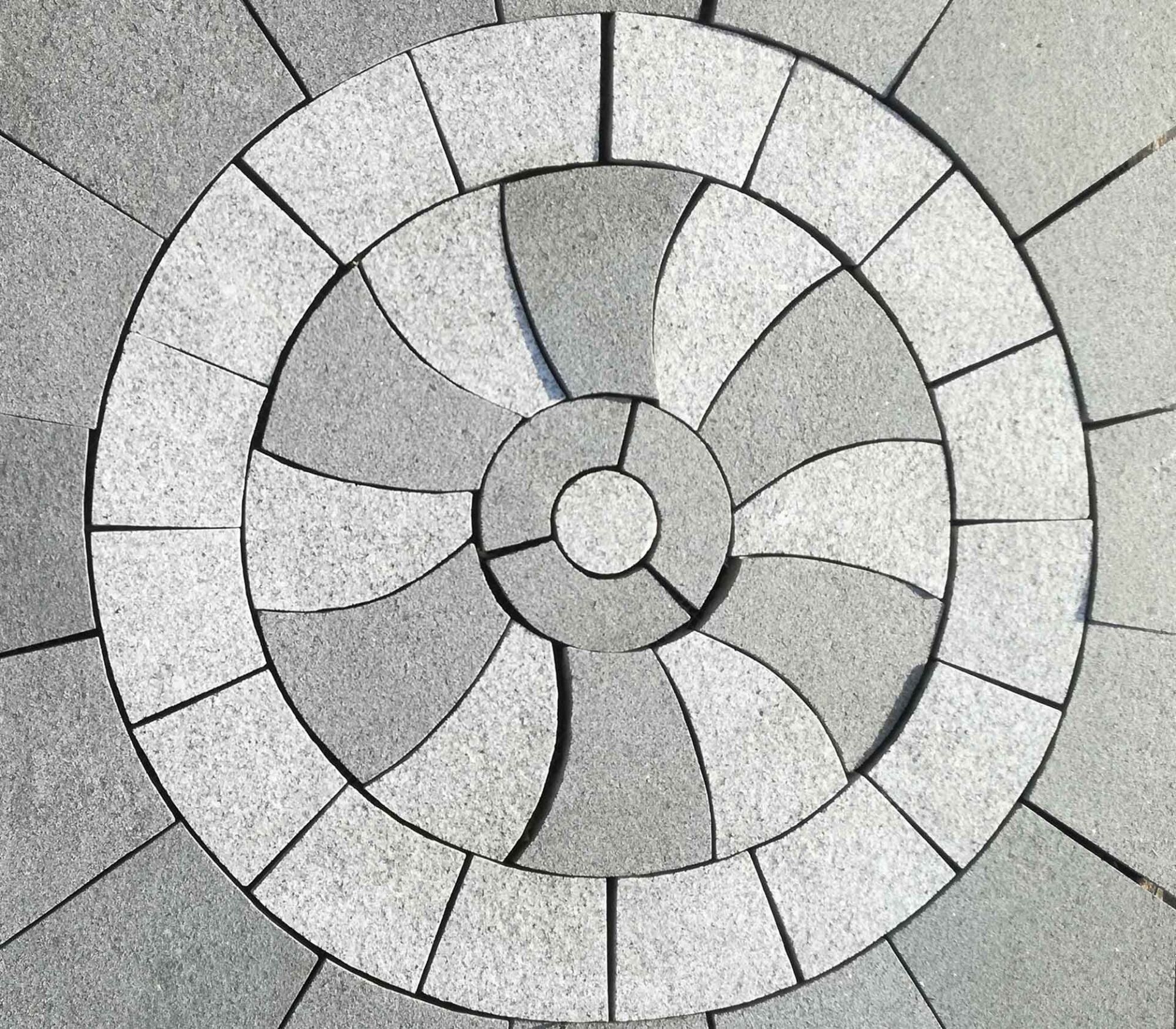 Runder Steinterrassenplatz