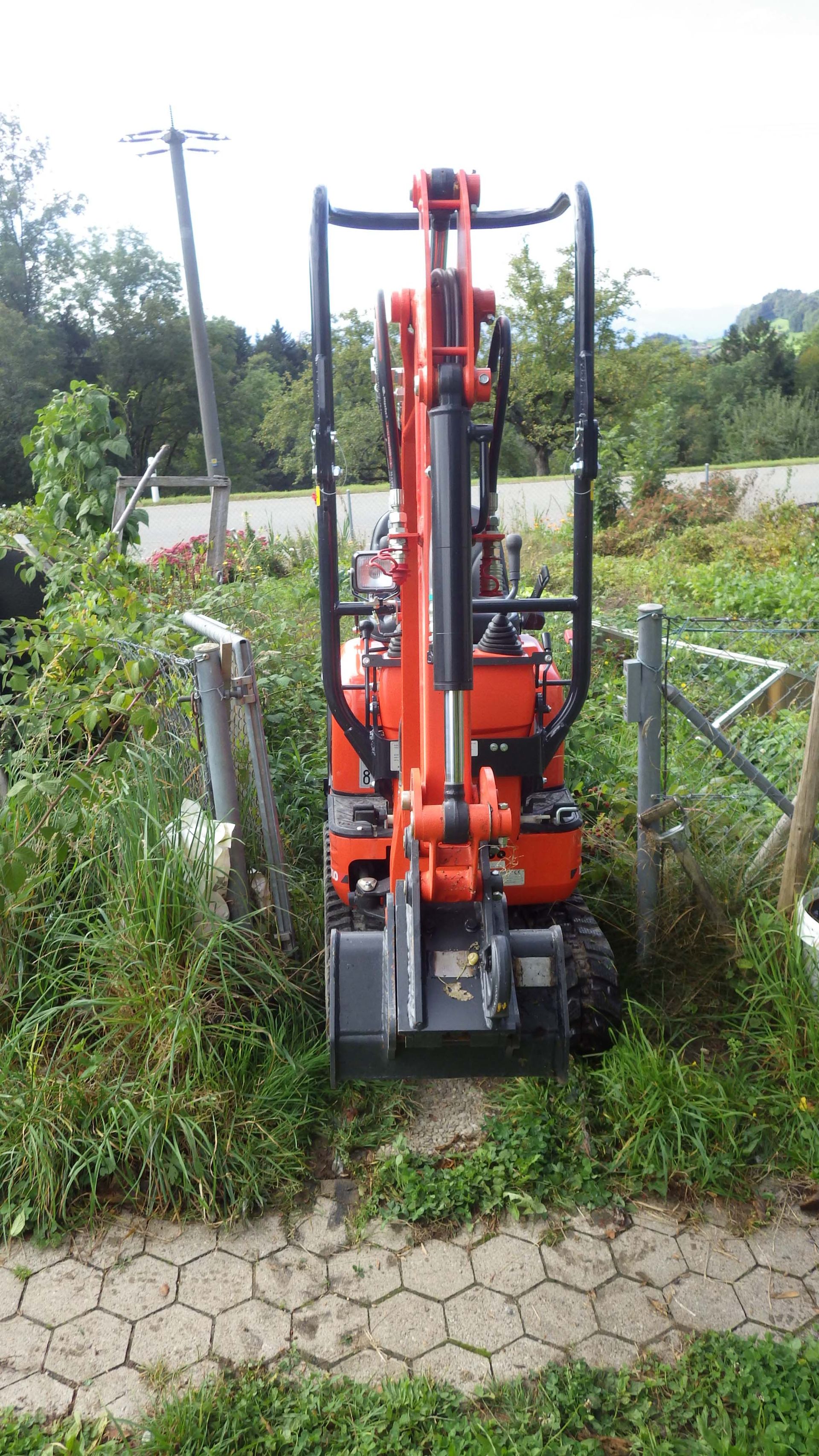 1 Tonne Bagger (Fahrwerksbreite 0.80 cm) - Hugo Widmer Gartenbau/Gartenpflege - Goldingen