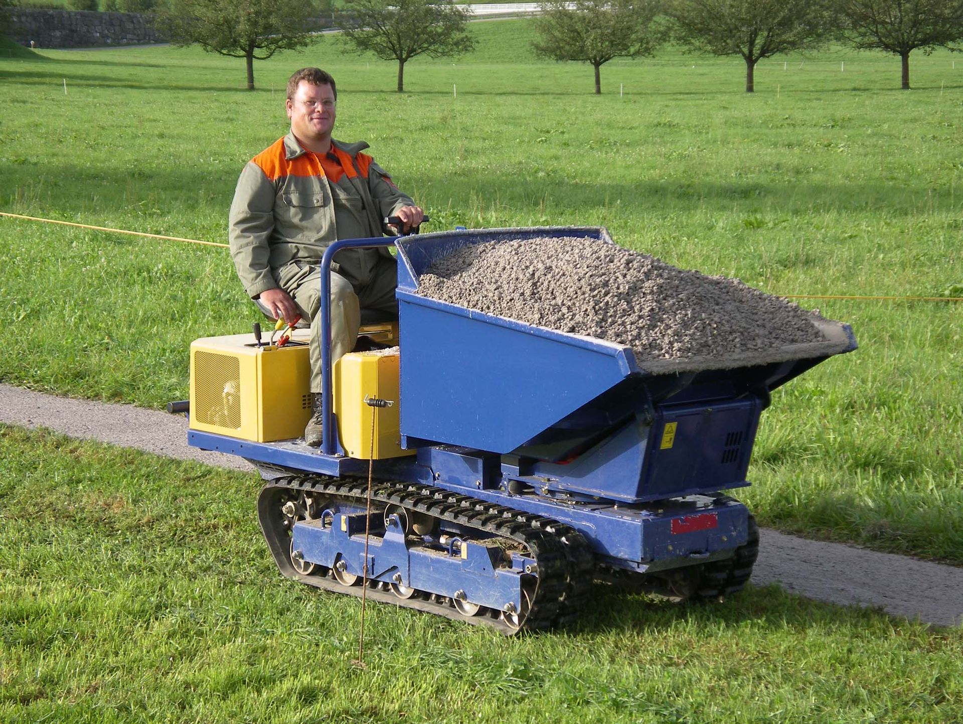 Raupendumper (1 Tonne Nutzlast) - Hugo Widmer Gartenbau/Gartenpflege - Goldingen