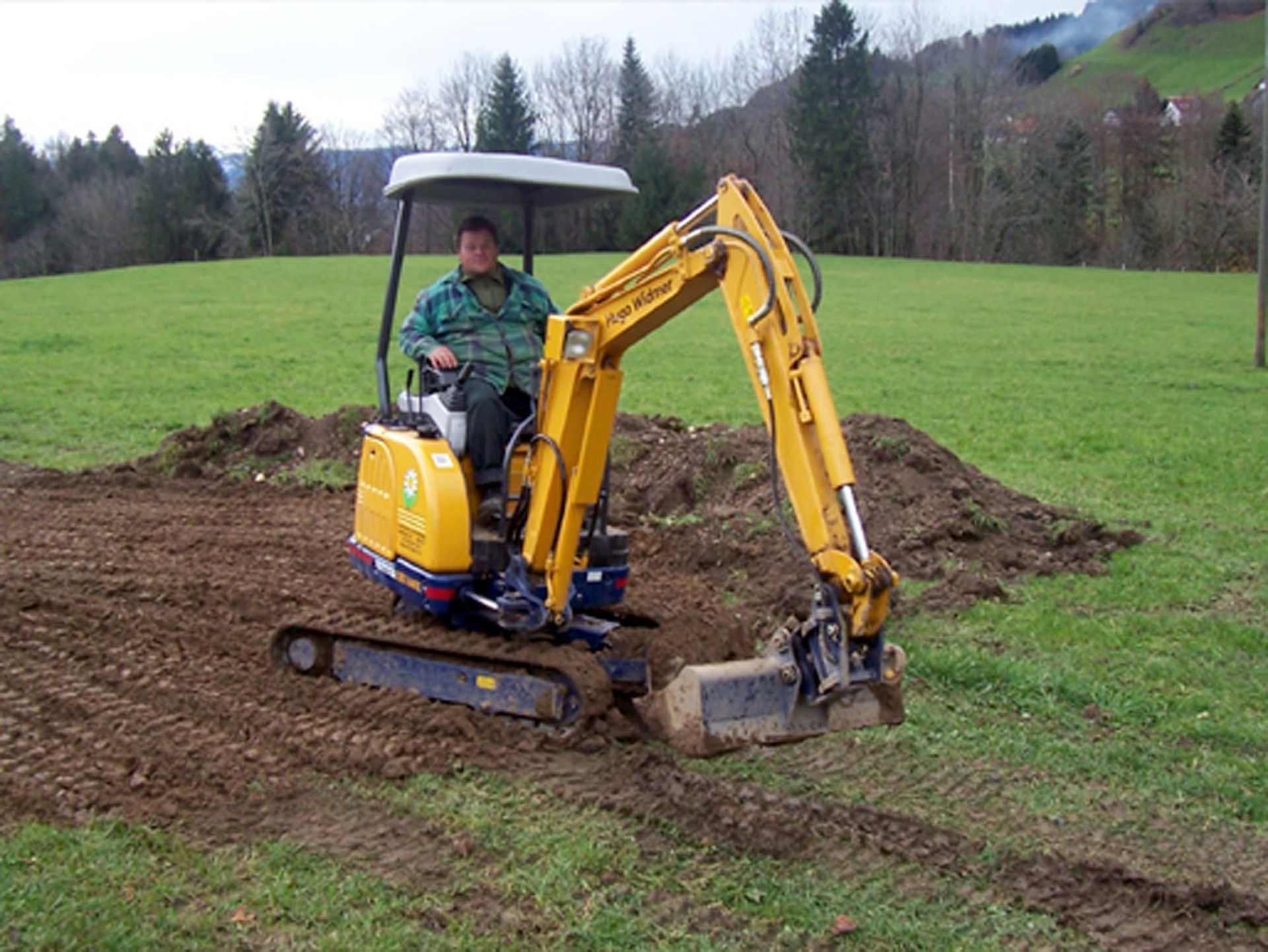 Raupenbagger (1.5 Tonnen) - Hugo Widmer Gartenbau/Gartenpflege - Goldingen