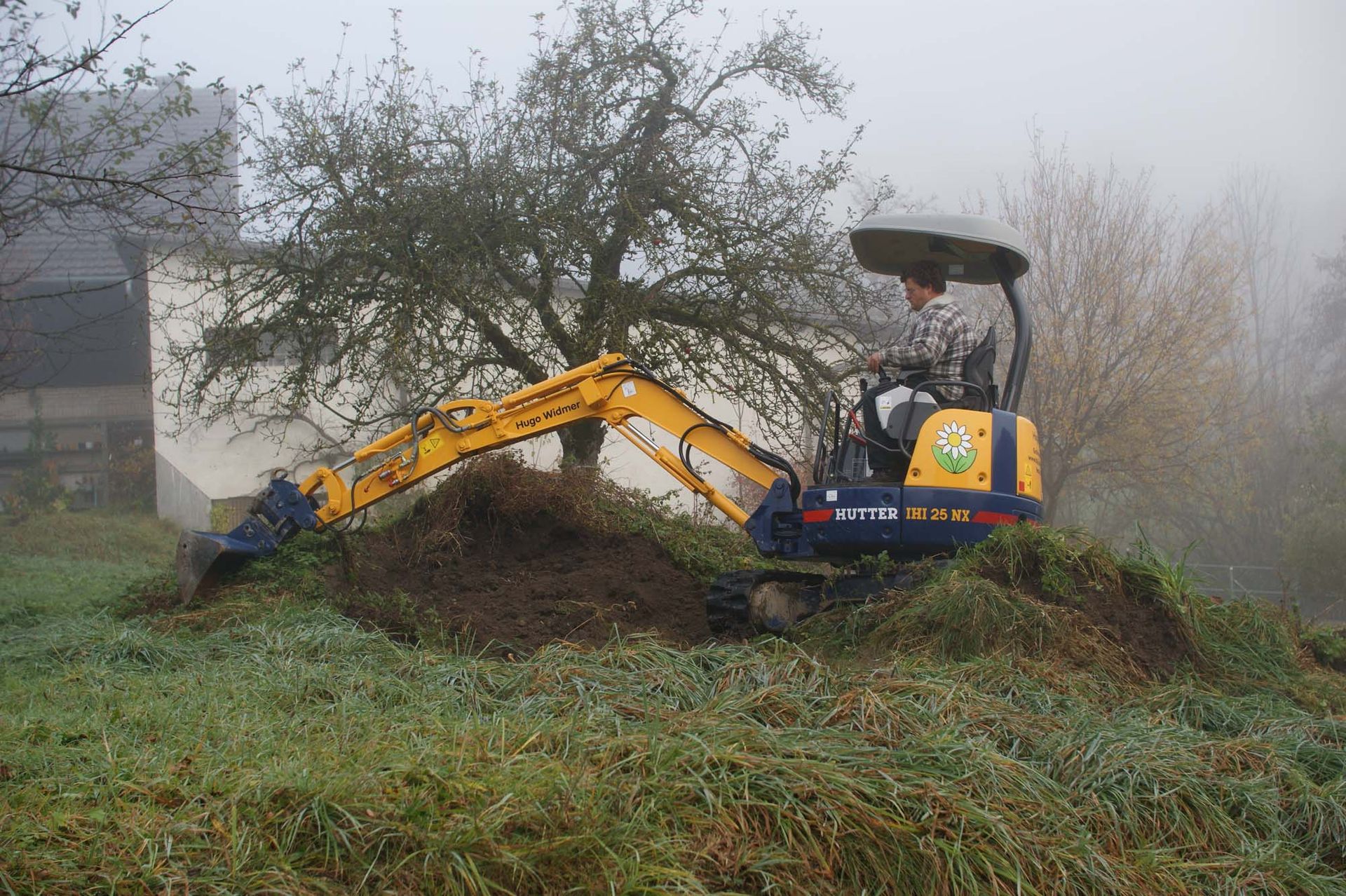 Raupenbagger (2.5 Tonnen) Raupenbagger 2.5 Tonnen) - Hugo Widmer Gartenbau/Gartenpflege - Goldingen
