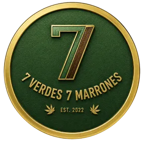 Logotipo circular dorado y verde con un gran 7 y el texto &ldquo;7 Verdes 7 Marrones&rdquo; y &ldquo;EST. 2022&rdquo;