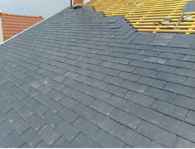 Couverture de toit avec des tuiles