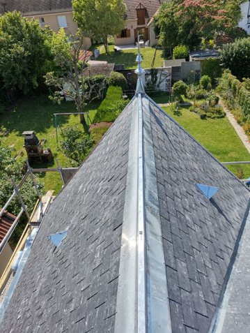 Faîtage d'une toiture en aluminium