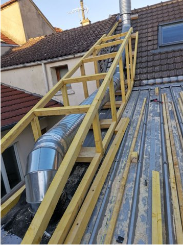 Charpente et zinguerie d'une toiture