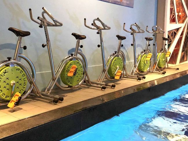 Cyclette in piscina