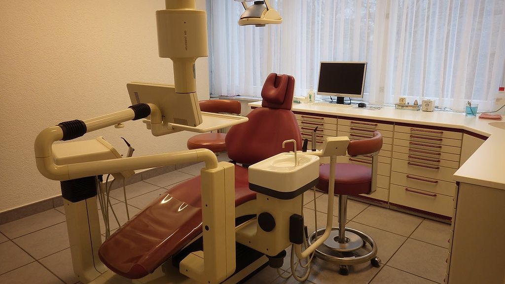 Sprechzimmer - Zahnarztpraxis Vinzens - Bremgarten