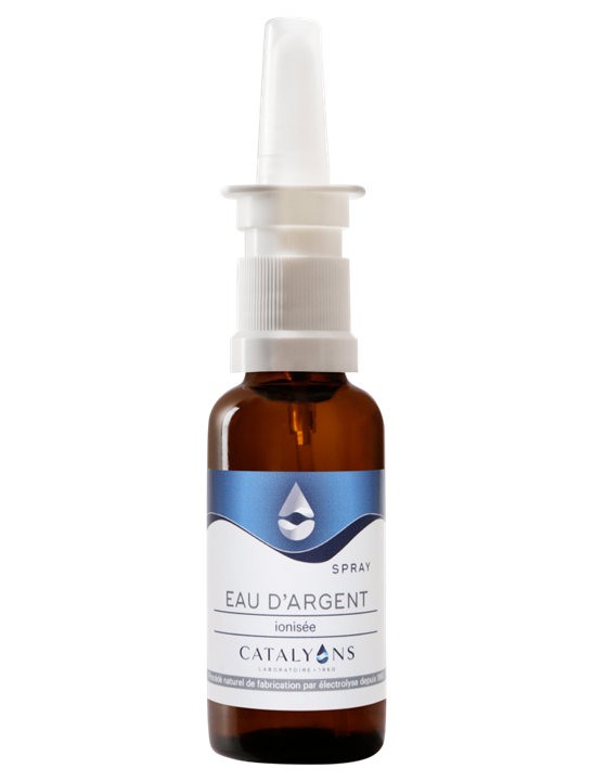 Flacon vaporisateur ambré avec embout blanc et étiquette bleue portant l'inscription « Eau d'Argent »