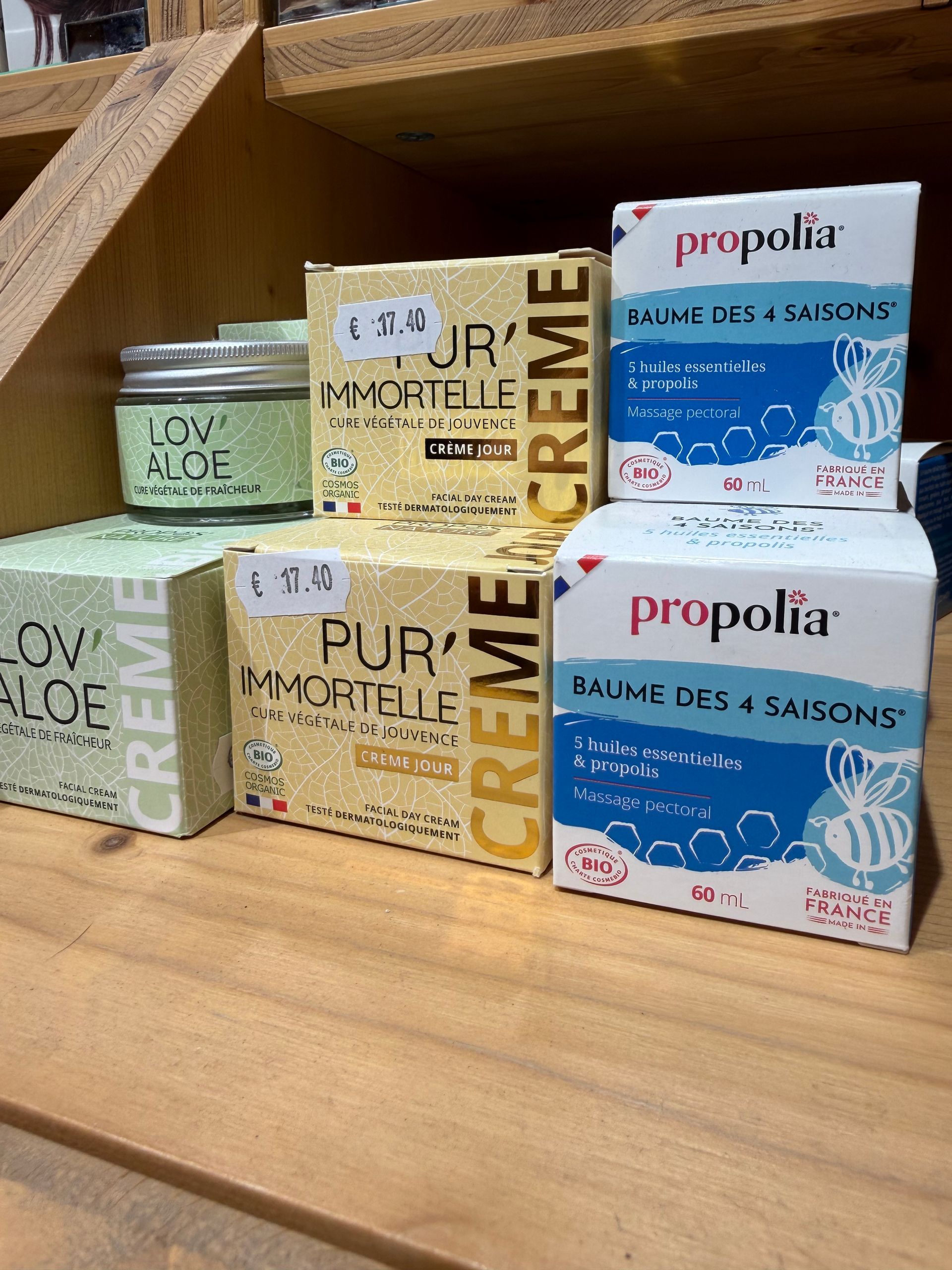 photo avec des crème (Aloé Vera, immortelle)