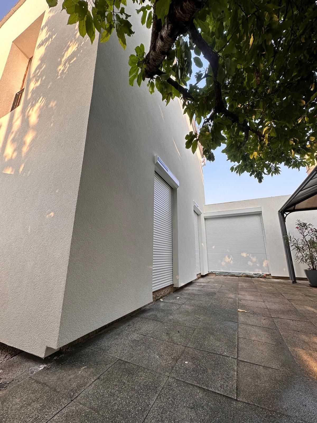 Façadier qui rénove une façade