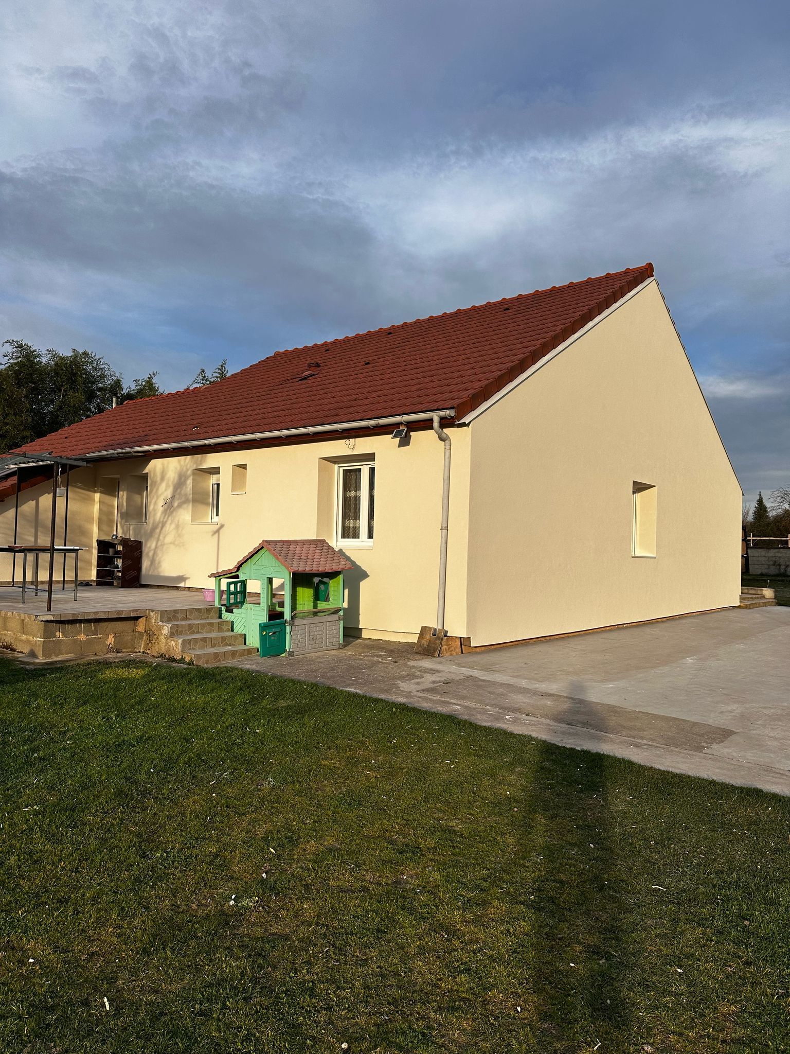 Rénovation de façade blanche