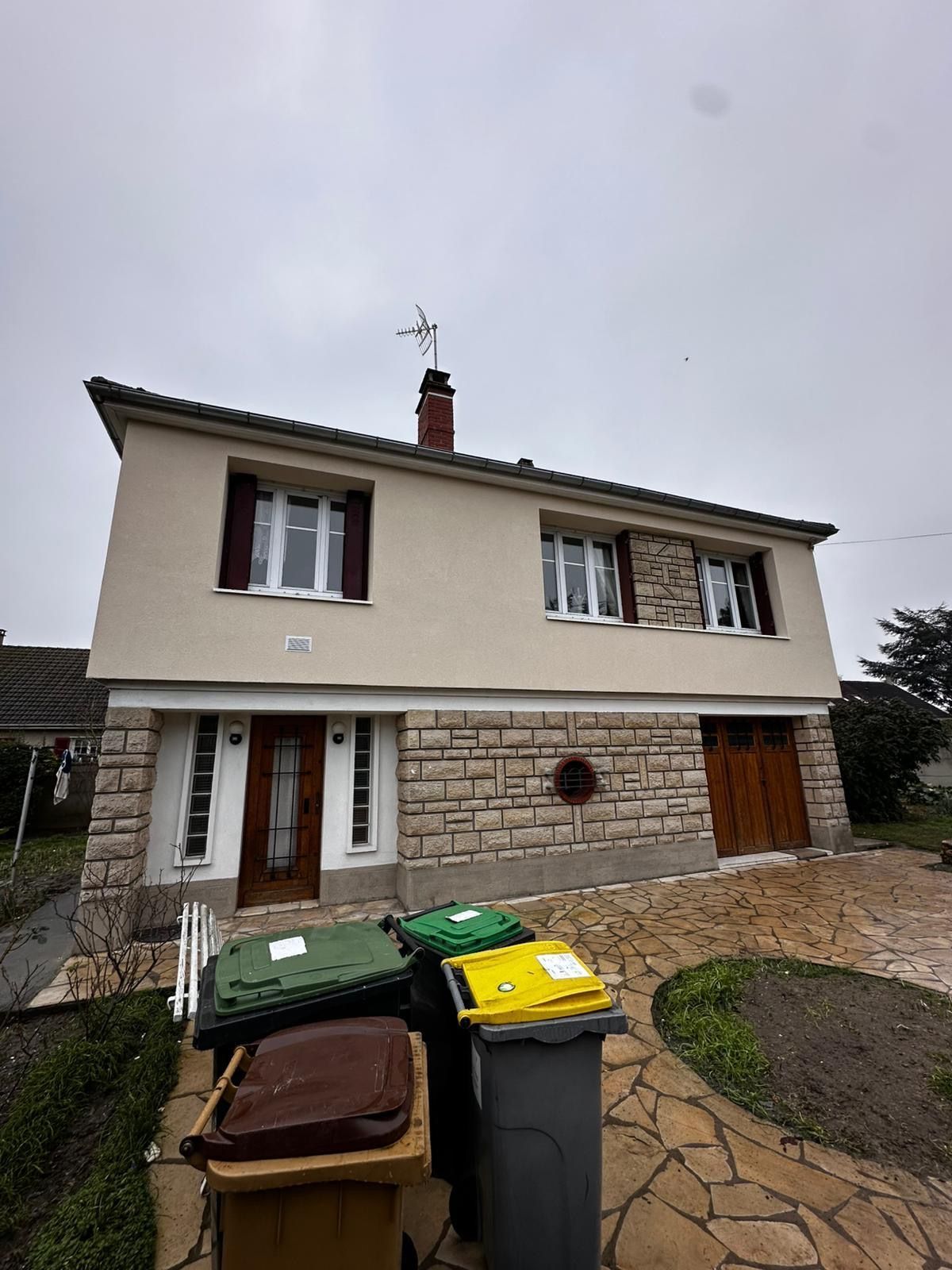 Professionnels qui rénovent une façade