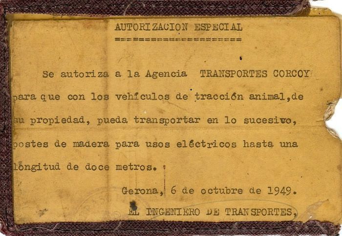 Un trozo de papel que dice autorización especial.