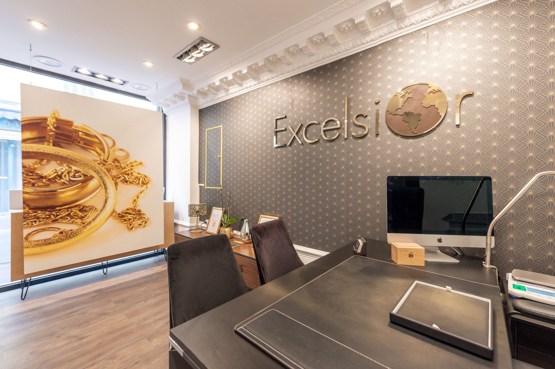 Boutique Excelsior, vue de profil de l'intérieur