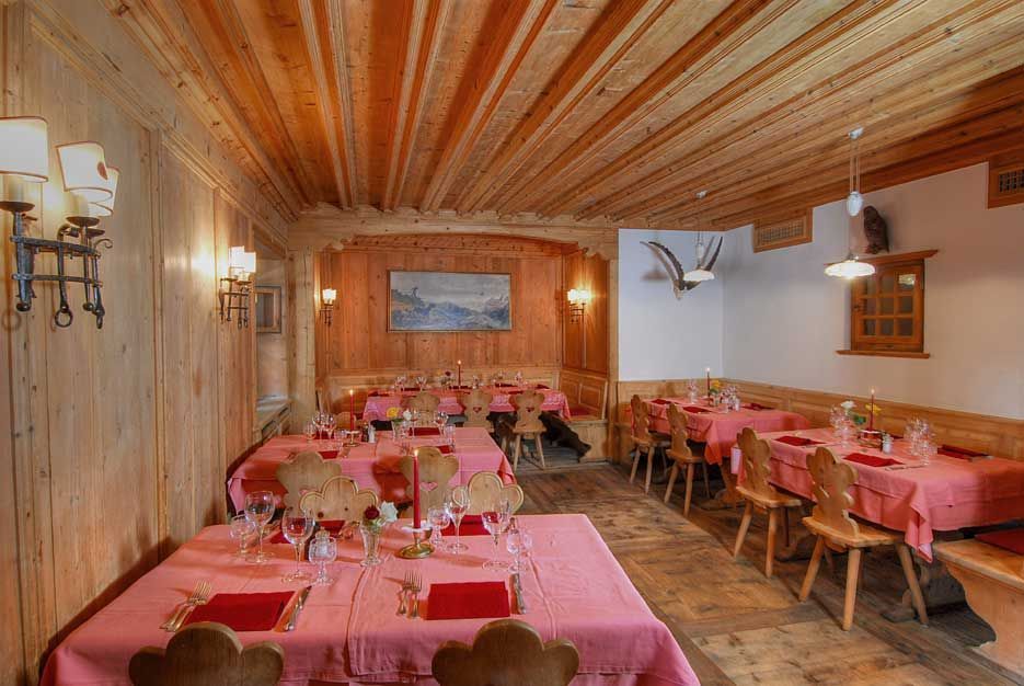Wirtshaus - Hotel Restaurant Veltlinerkeller in St. Moritz