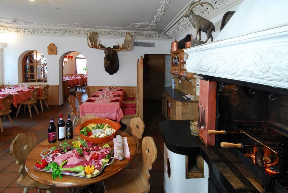 Wirtshaus - Hotel Restaurant Veltlinerkeller in St. Moritz