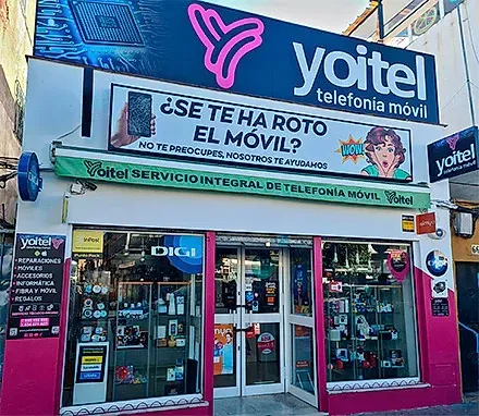 Un escaparate con un cartel que dice yoitel
