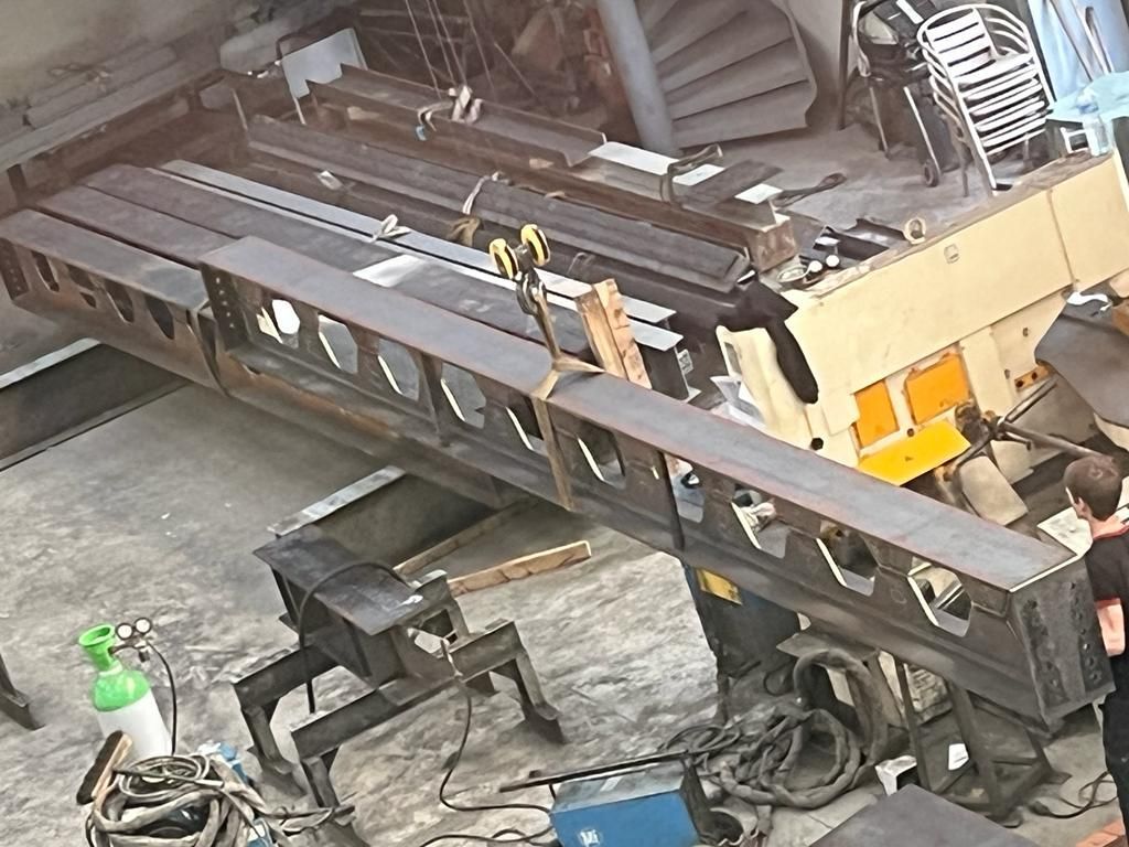 grandes poutres en métal