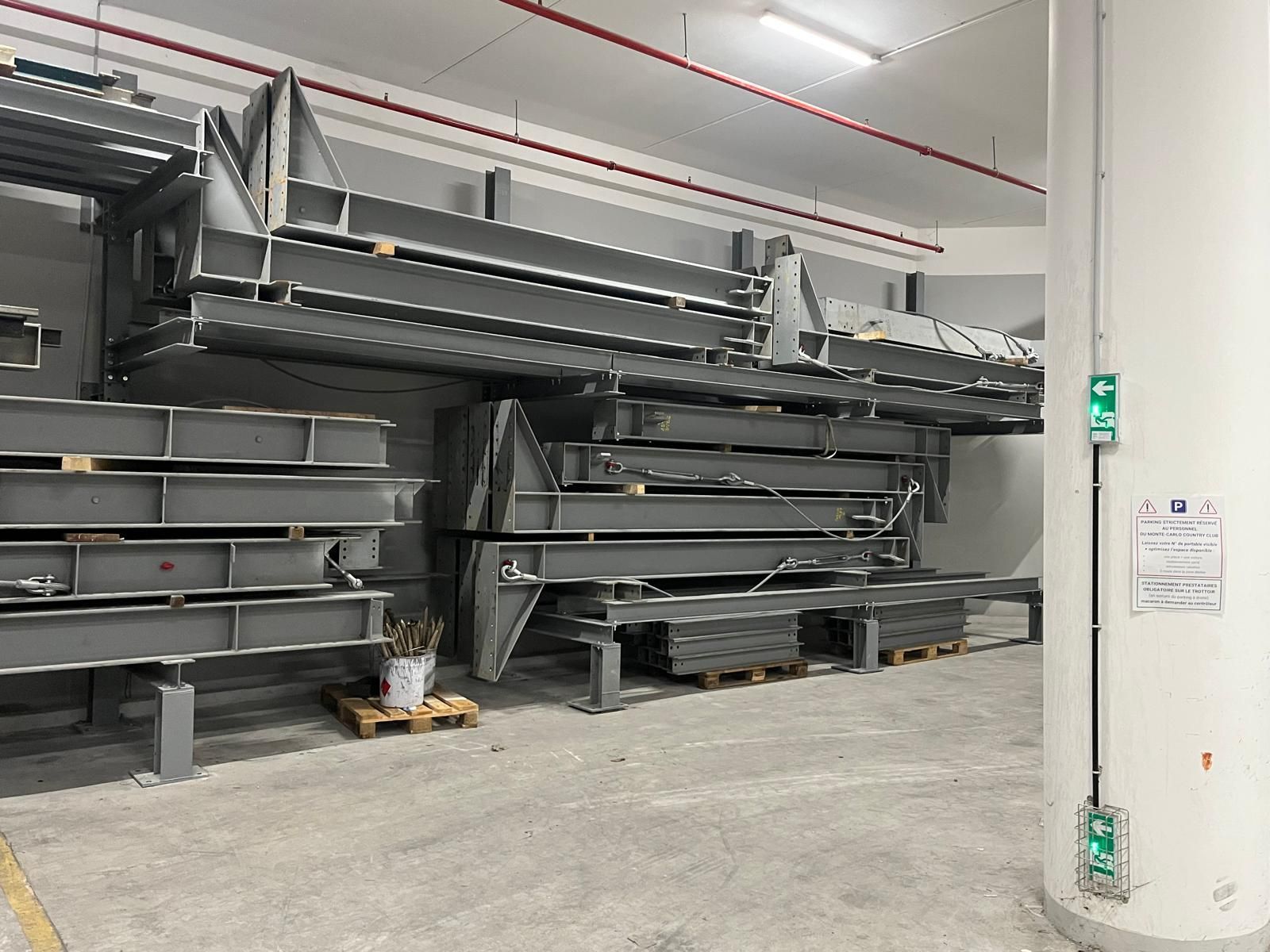 Stock de poutres métalliques