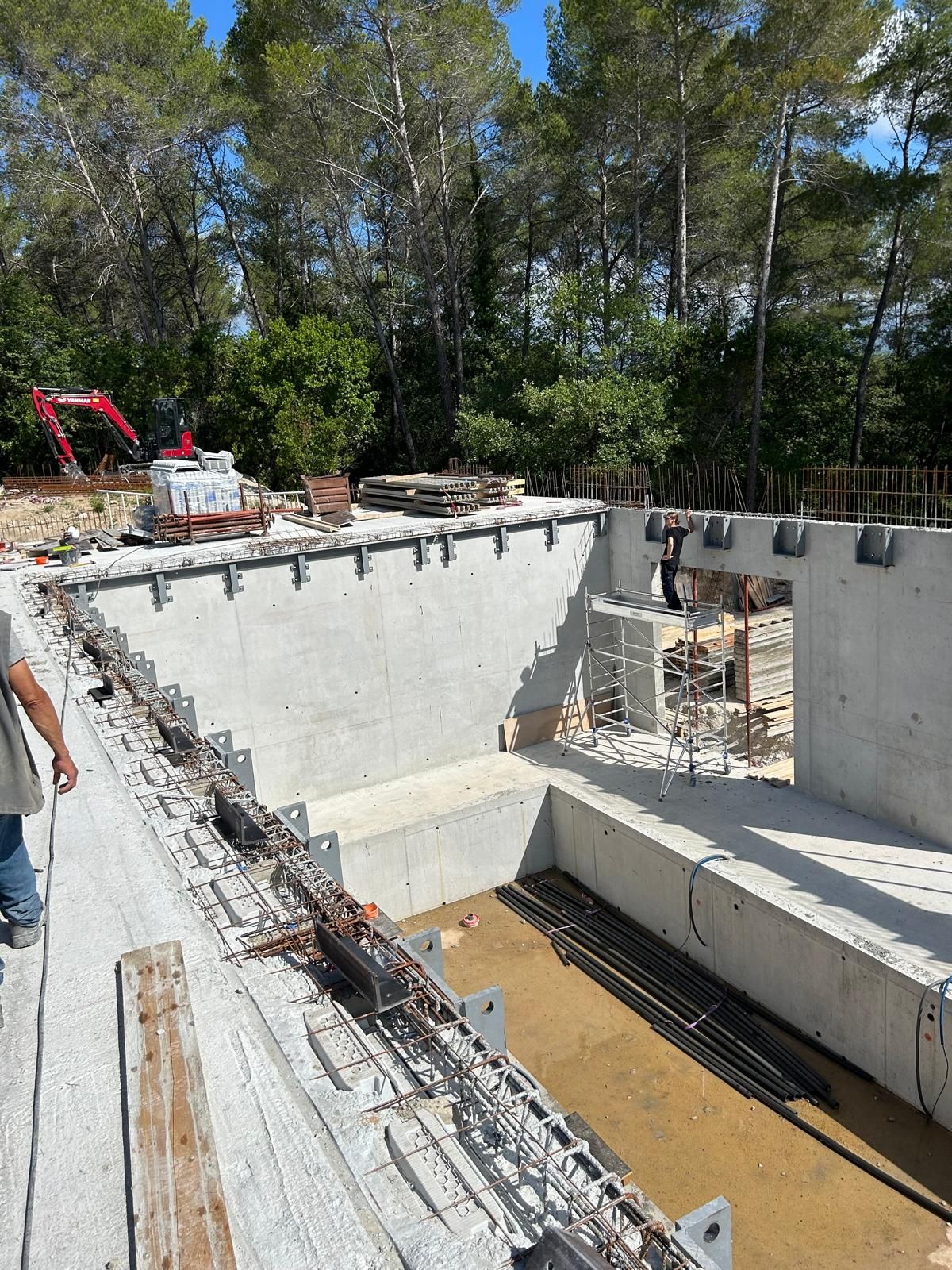 Construction d'un bâtiment avec des éléments métalliques