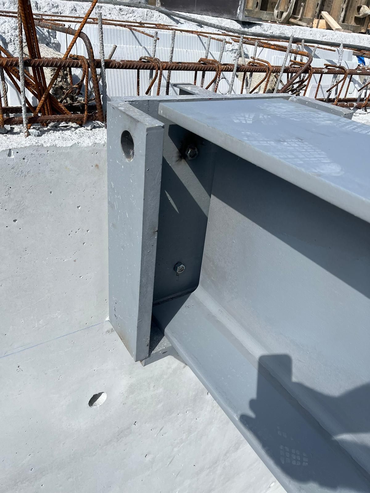 Zoom sur l'une de nos poutres métalliques