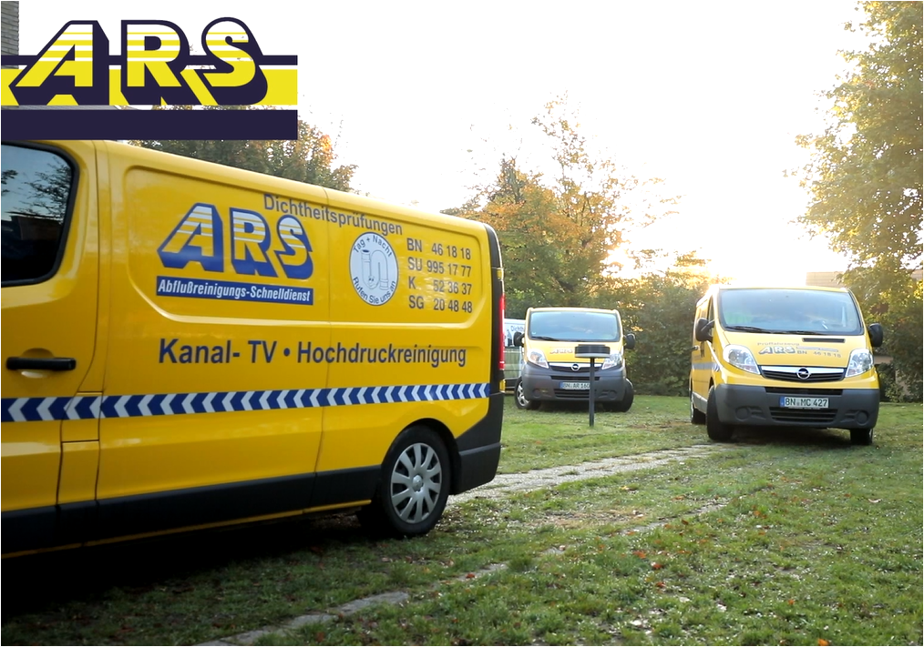 Ein gelber Lieferwagen mit dem Wort Ars darauf