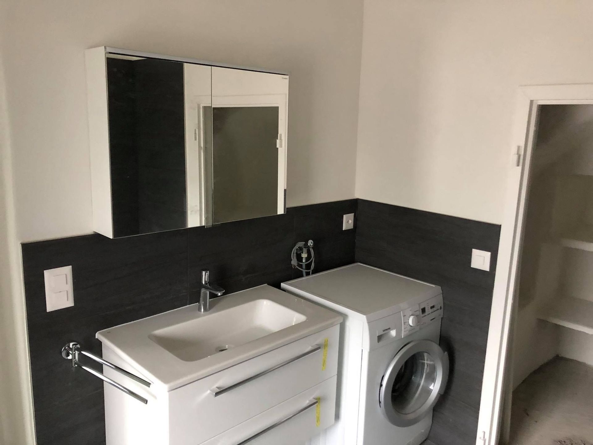 Bagno in grigio scuro - Edil B - Impresa di costruzioni