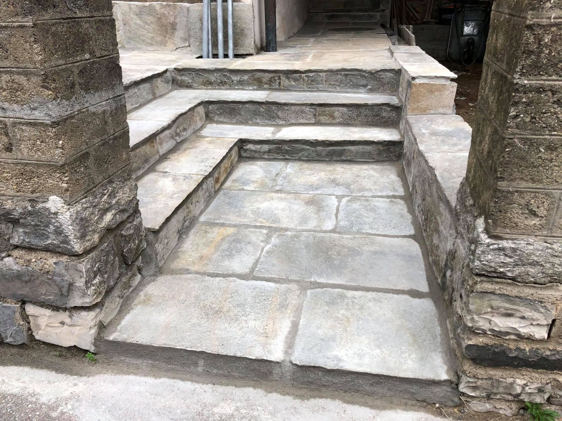 Posa lastre in granito - Edil B - Impresa di costruzioni