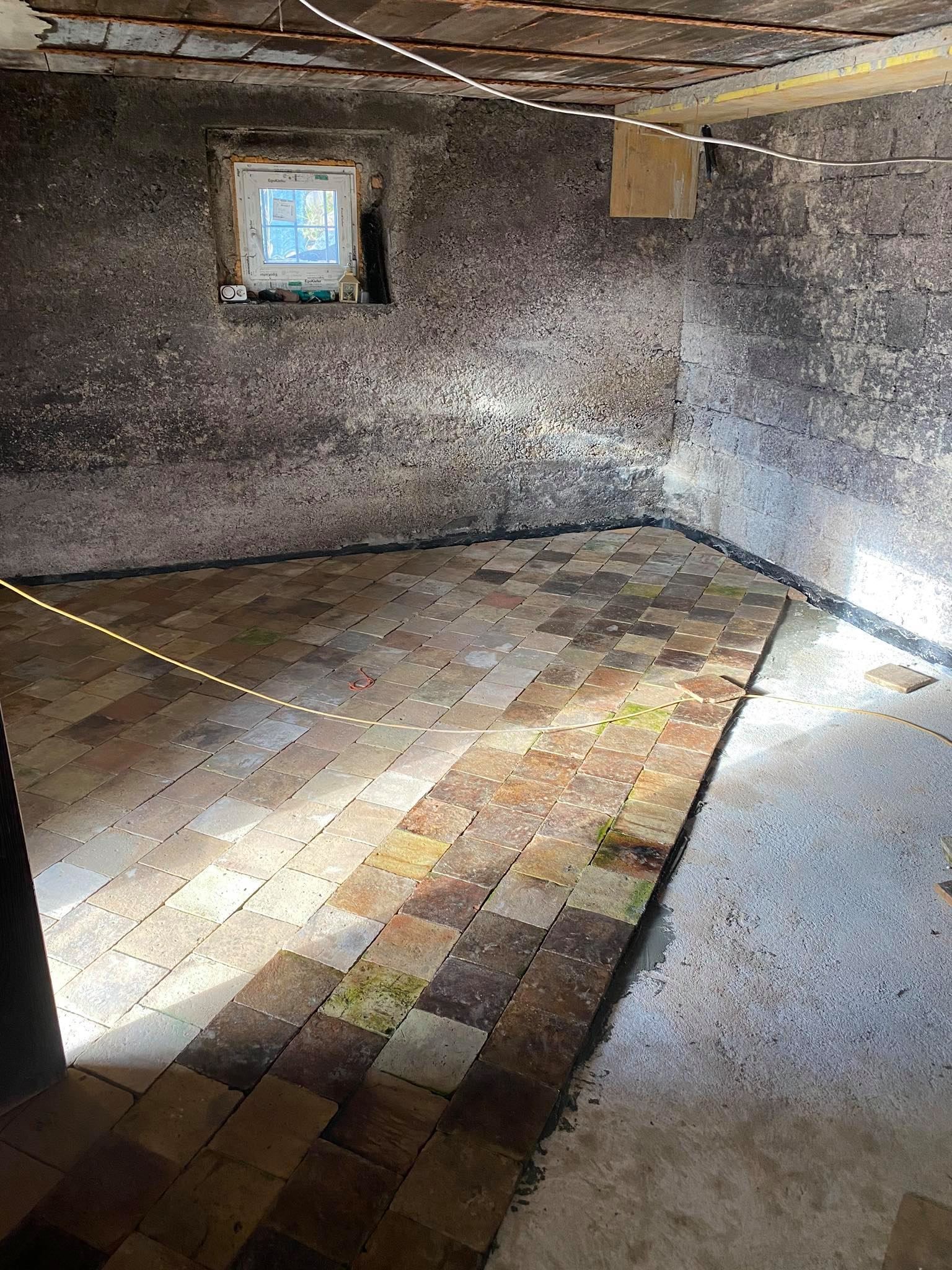 Posa mattonelle in cotto - Edil B - Impresa di costruzioni