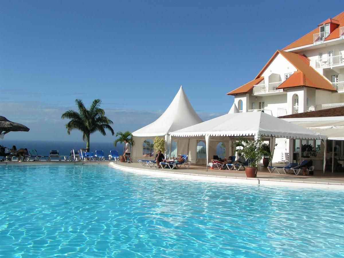Grande villa avec piscine en bord de mer