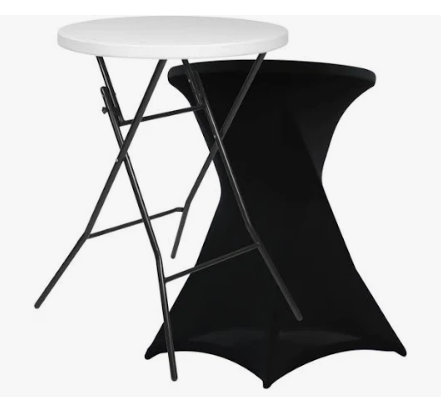 Plusieurs mange-debout installés dans un jardin