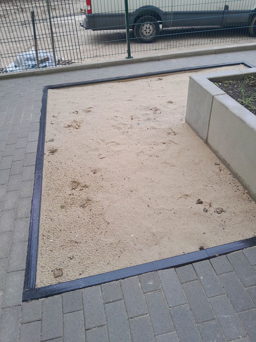 Hier habe ich in Berlin, Nähe Ostkreuz in einer Wohnanlage einen Spielbereich für Kinder frei gegeben.