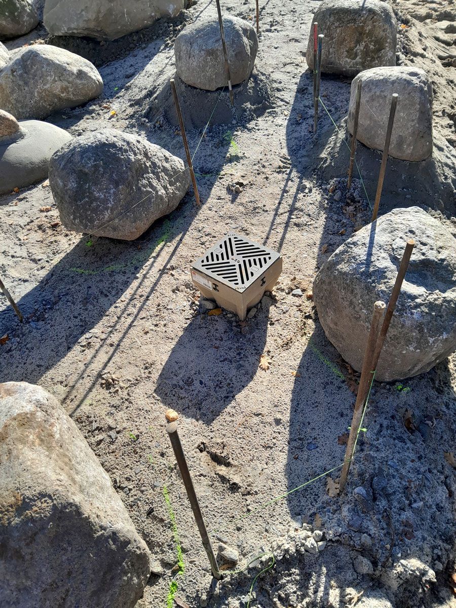 Die Stadt Wittenberge hat mich kürzlich zu einem Bauprojekt in der örtlichen Kita um Bauberatung gebeten. Hier ging es um die normgerechte Gestaltung einer Wasserspiellandschaft.