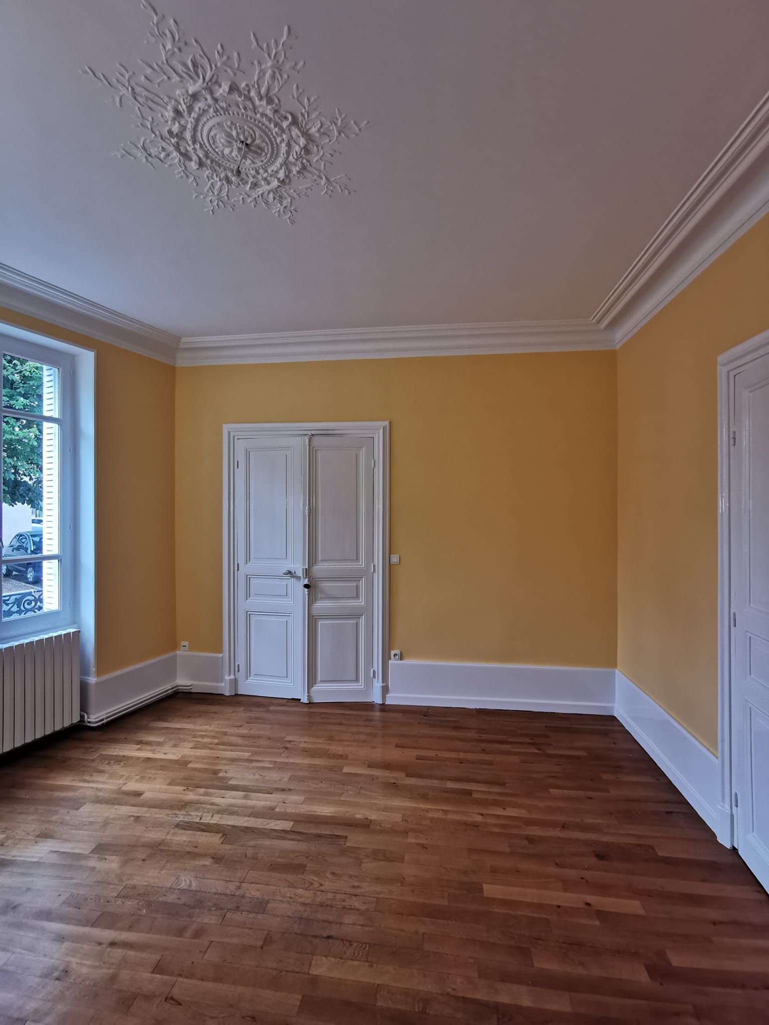 Mur de peinture jaune