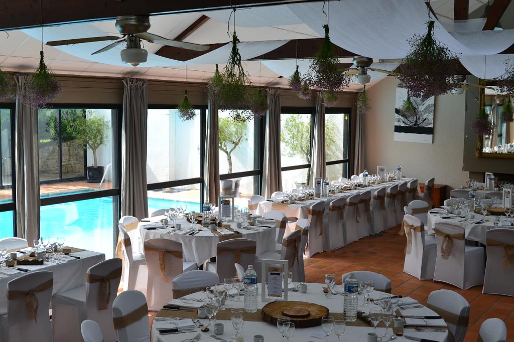 Salle vue sur piscine