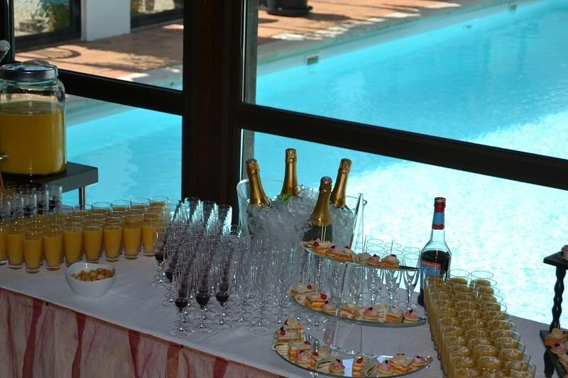 banquet au bord de la piscine
