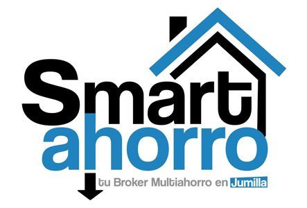 Logotipo de "Smart ahorro", una casa de ahorros de Jumilla (España), con texto, un icono de casa y una flecha hacia abajo.