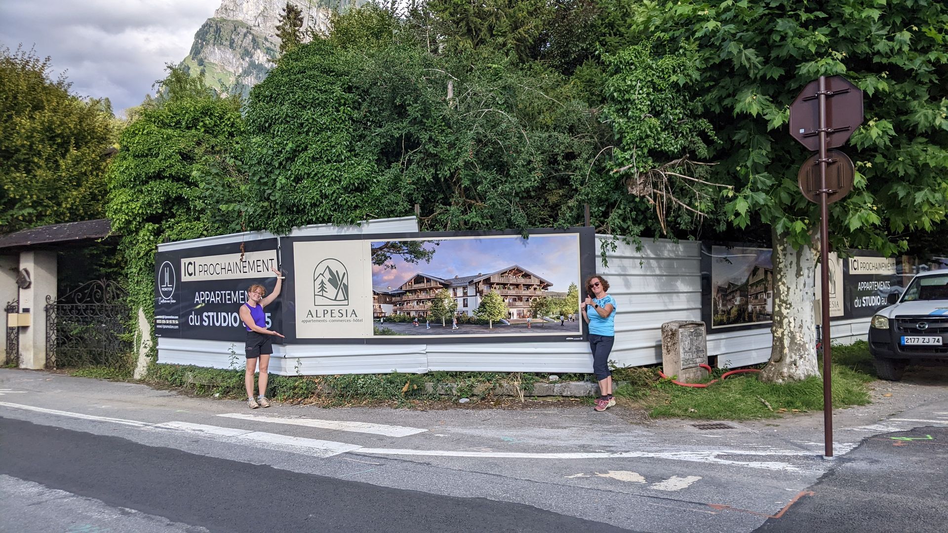 Cluses Samoëns publicité chantier construction
