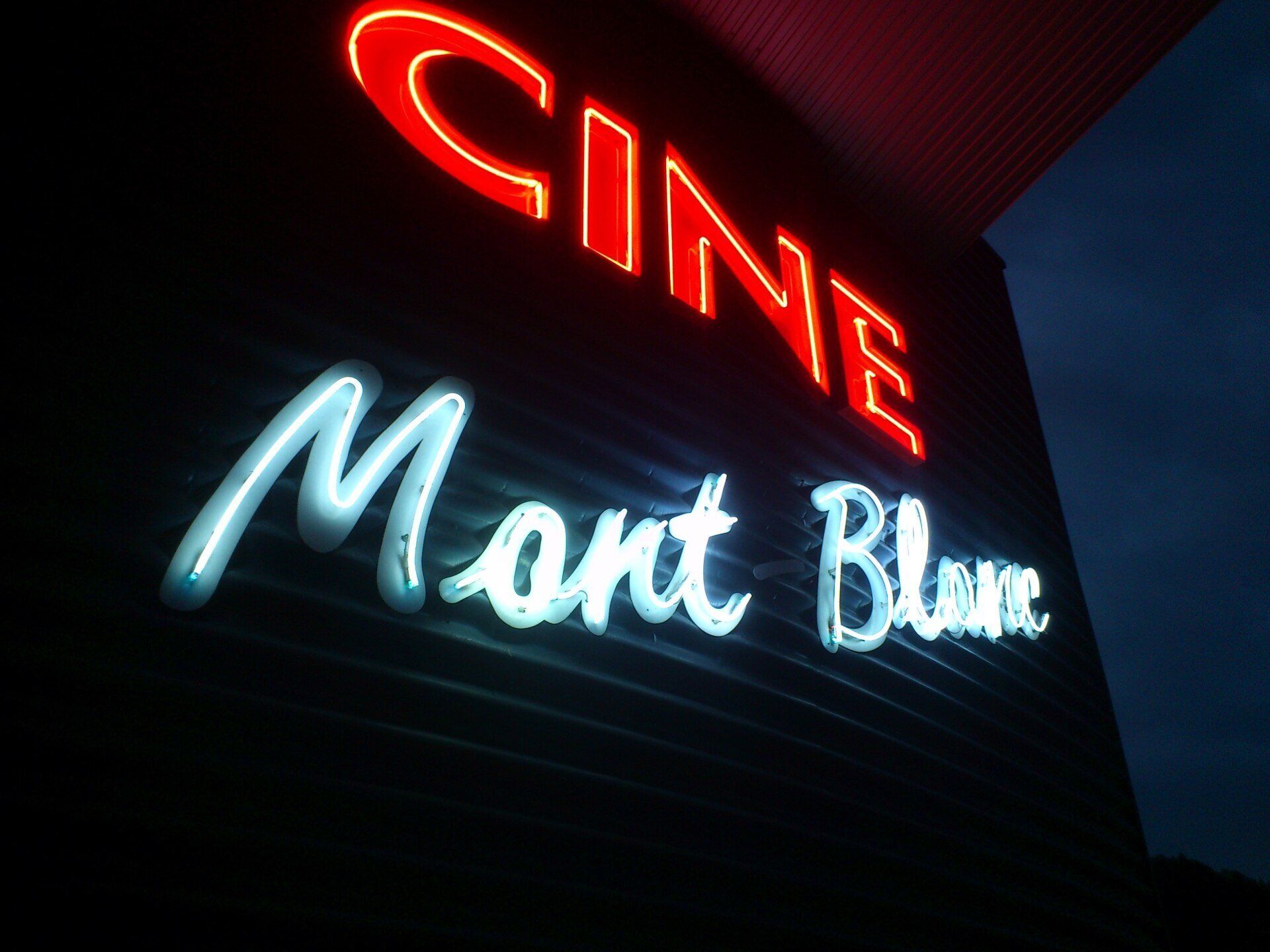 enseignes néon haute tension